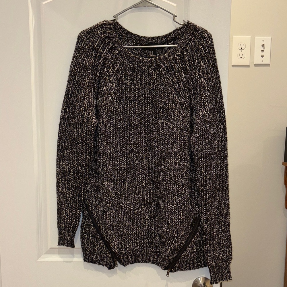 Forever 21 Black and White Knit Sweater